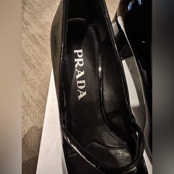 🆕Authentic from Italy PRADA patent black leather pumps - Picture 9 of 16